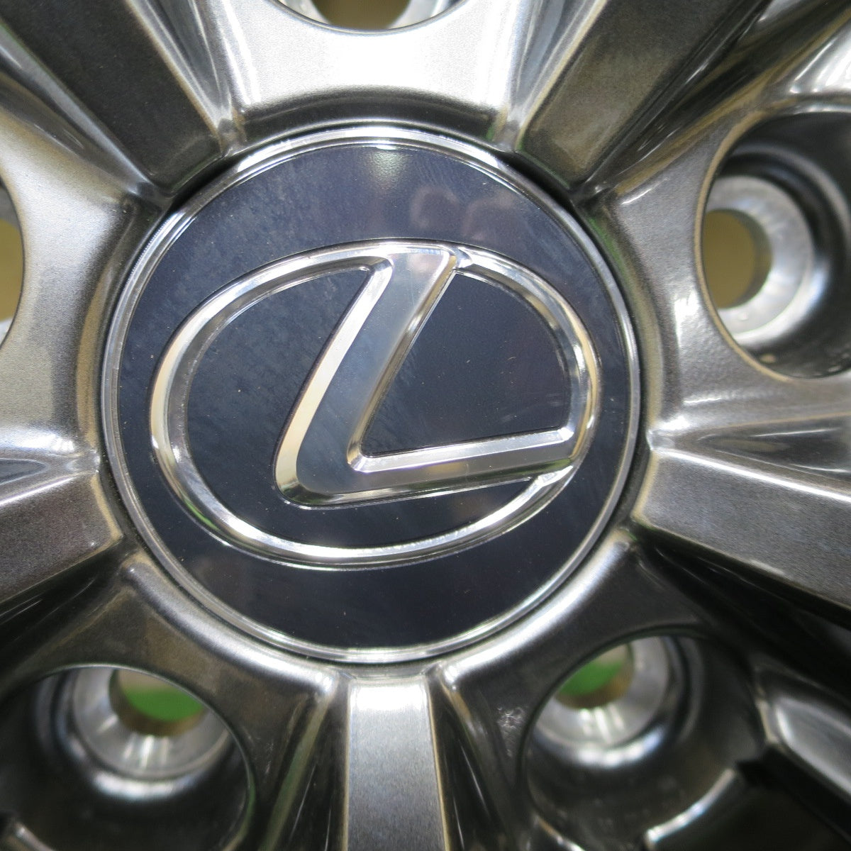 ほぼ未使用!24年!キレイ!センサー付◎レクサス LBX 純正 225/55R18 スタッドレス ブリヂストン ブリザック VRX3 18インチ PCD114.3/5H◎6101901NGス
