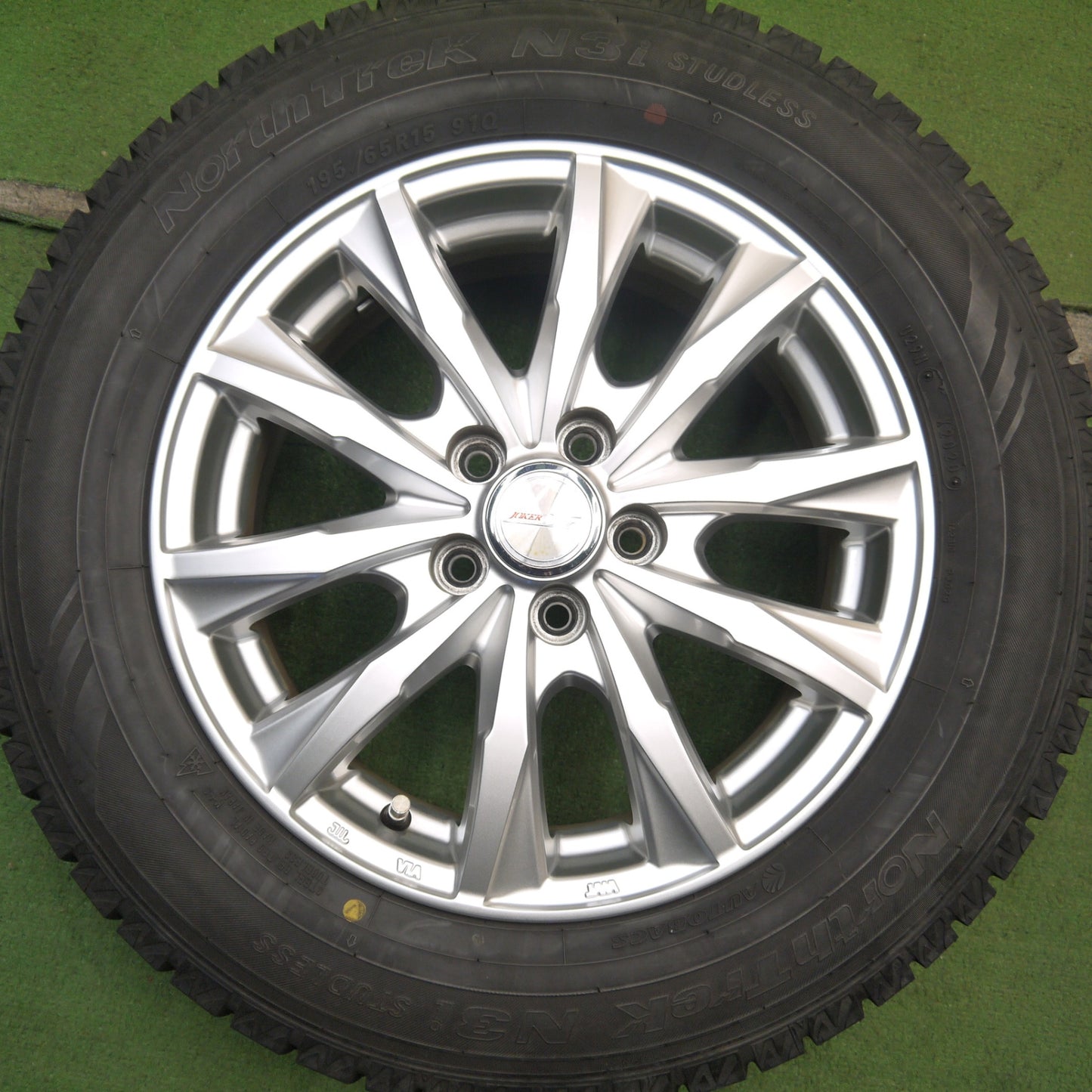バリ溝!キレイ!9.5分以上★プリウス 等 195/65R15 スタッドレス オートバックス ノーストレック N3i JOKER ジョーカー 15インチ PCD100/5H★5060917Hス