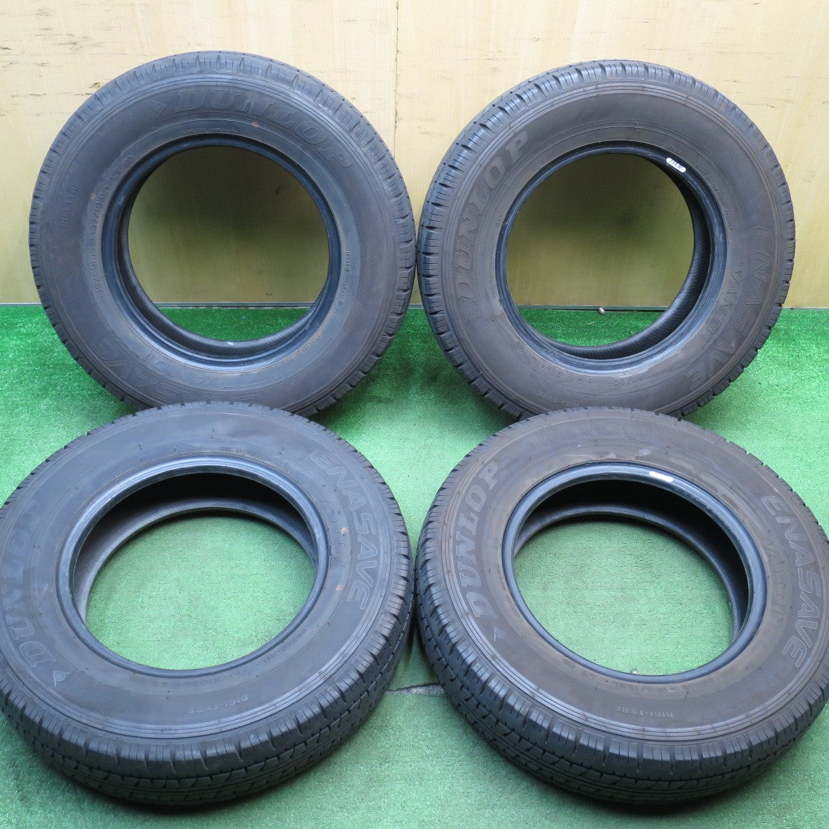 バリ溝!24年!9.5分★195/80R15 107/105L ダンロップ エナセーブ VAN01 タイヤ 15インチ ハイエース キャラバン 等★5041603KKノタ