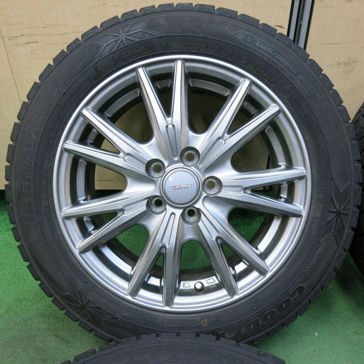 バリ溝!キレイ!9分★シエンタ 等 185/60R15 スタッドレス グッドイヤー アイスナビ6 VELVA KEVIN ヴェルヴァ 15インチ PCD100/5H★5010808SYス