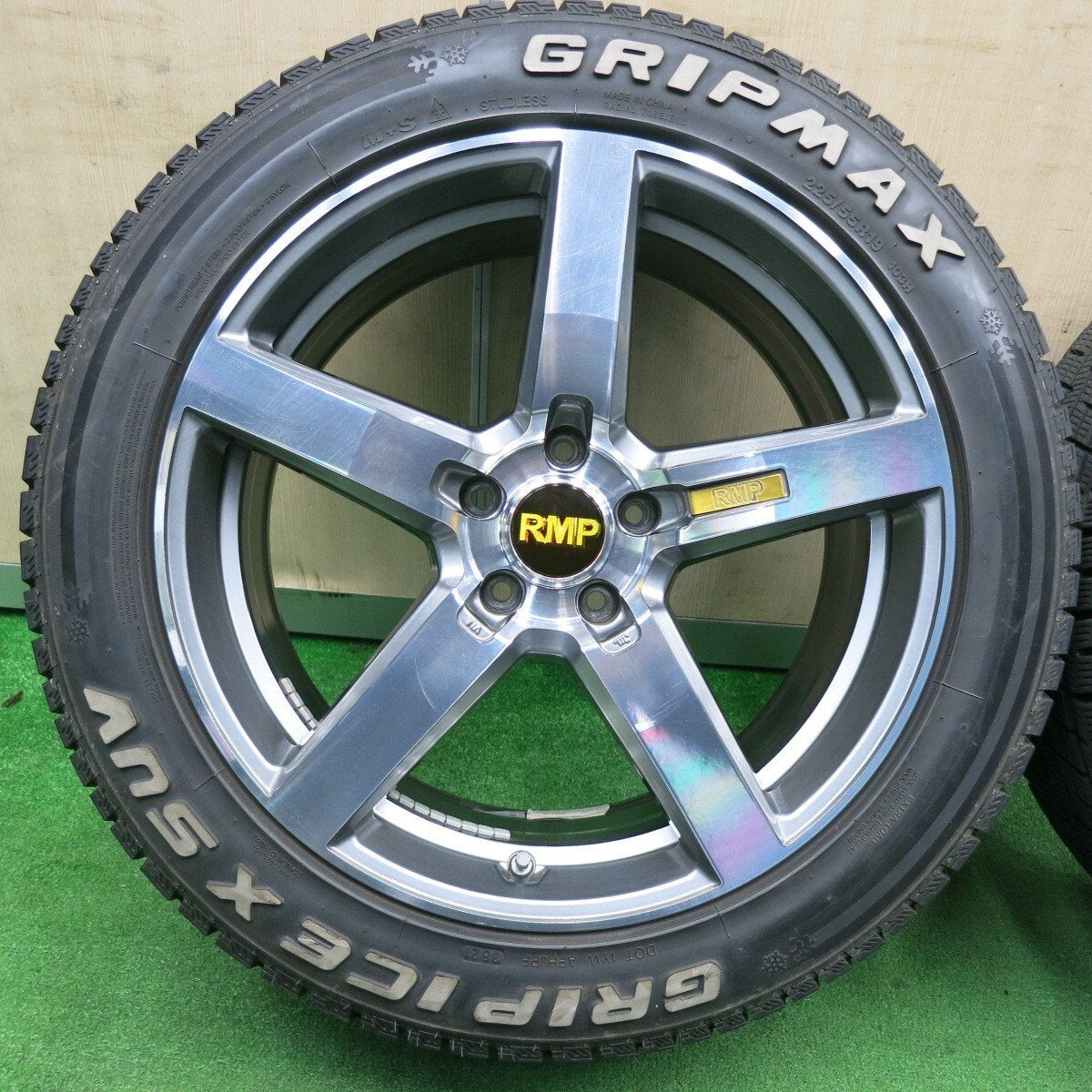 バリ溝!21年!キレイ!9.5分★RMP-050F LFM604 225/55R19 スタッドレス グリップマックス GRIP ICE X SUV ホワイトレター 19インチ PCD114.3/5H★4122005TNス