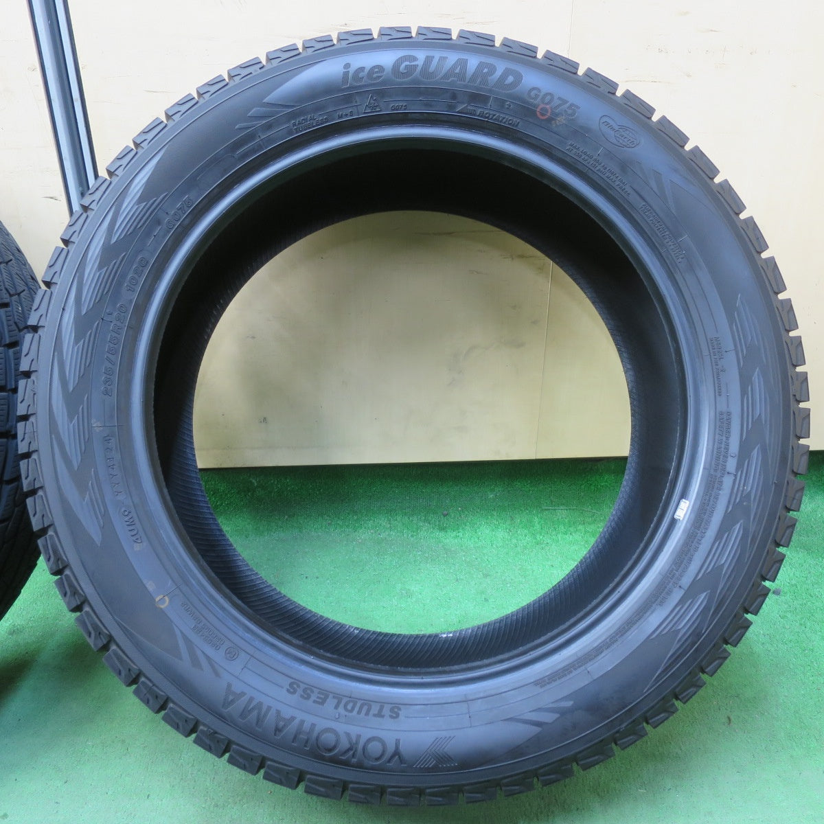 バリ溝!24年!ほぼ10分★スタッドレス 235/55R20 ヨコハマ アイスガード G075 タイヤ 20インチ レクサス RX 等★5042307イスタ