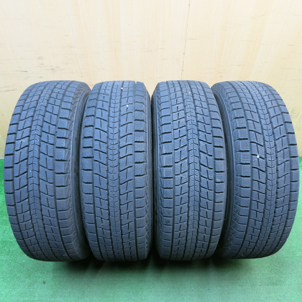 バリ溝!23年!キレイ!9.5分以上★スタッドレス 225/65R17 ダンロップ ウインターマックス SJ8 GRASS グラス 17インチ PCD114.3/5H★5041507TNス