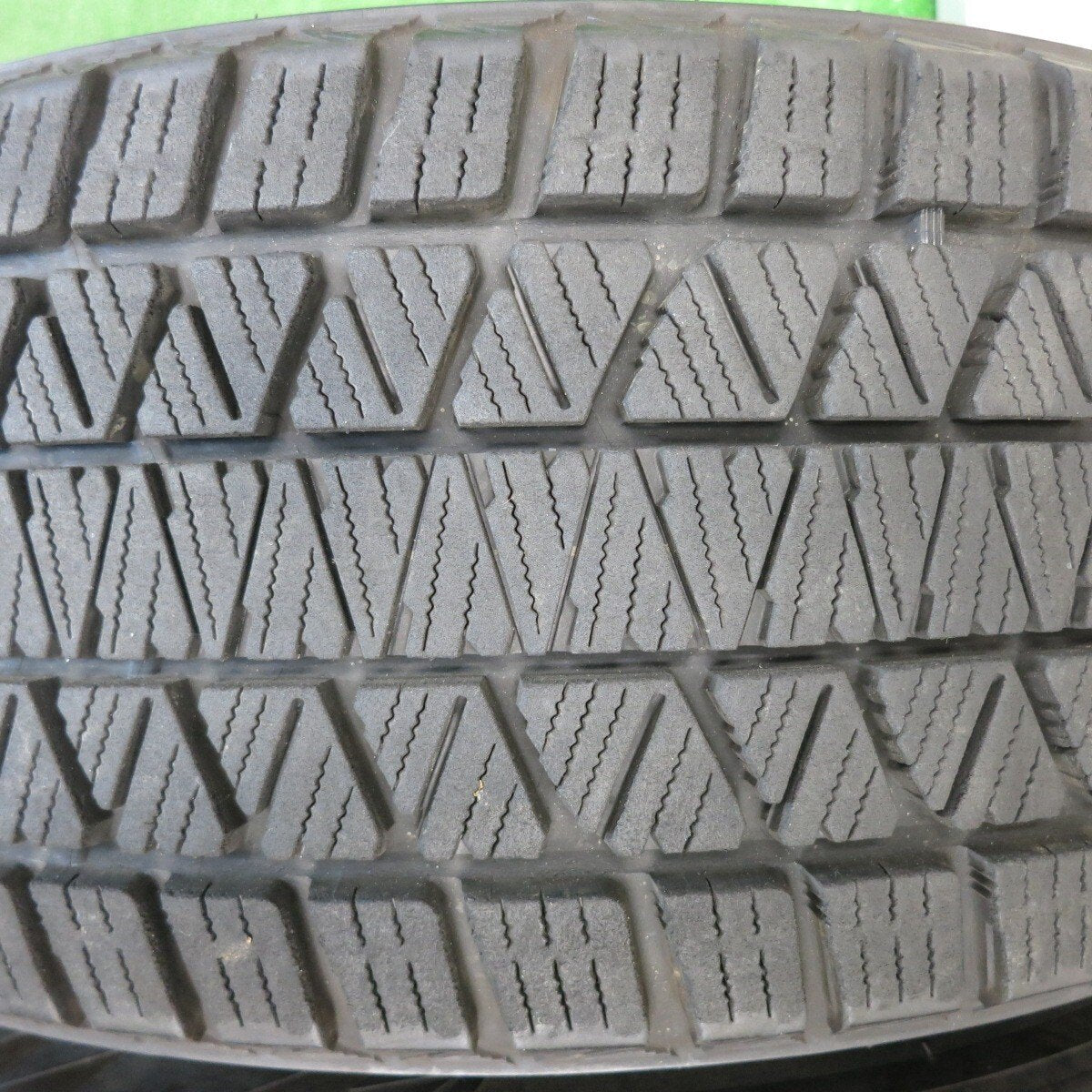 バリ溝!キレイ!9分★スタッドレス 225/60R18 ブリヂストン ブリザック DM-V3 VELVA KEVIN ヴェルヴァ 18インチ PCD114.3/5H★5012301TNス