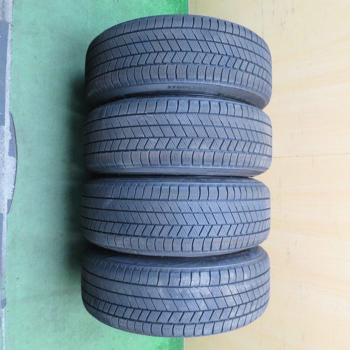 バリ溝!23年!キレイ!9.5分★TRAFFICSTAR FORGED 225/45R21 スタッドレス ブリヂストン ブリザック VRX3 トラフィックスター 鍛造 21インチ PCD114.3/5H★5100203NJス