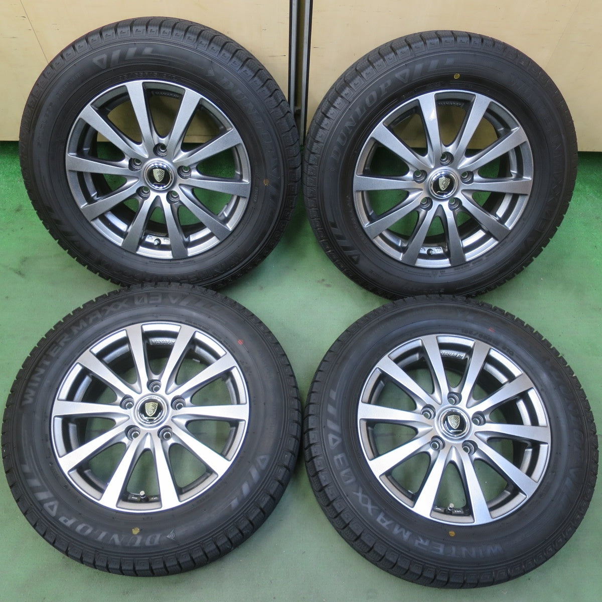195/65R15 夏タイヤ　バリ溝 バリ溝！22年！キレイ！9.5分以上◎スタッドレス 195/65R15 ダンロップ
