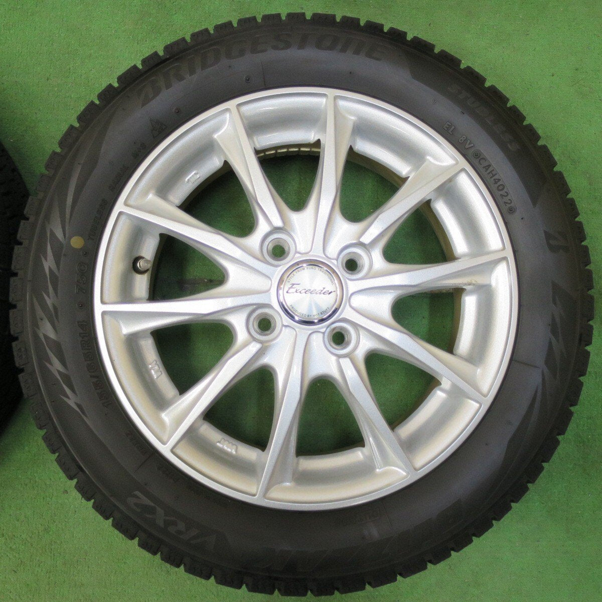 バリ溝!22年!9.5分以上★スタッドレス 155/65R14 ブリヂストン ブリザック VRX2 Exceeder エクシーダー 14インチ PCD100/4H★4113011イス
