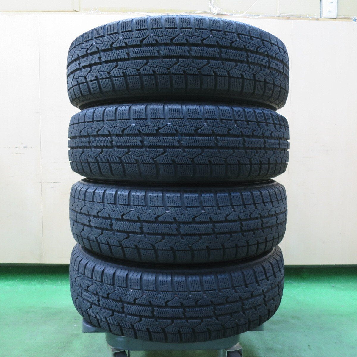 バリ溝!キレイ!9.5分以上★スタッドレス 175/65R15 トーヨー オブザーブ ガリット GIZ DILETTO ディレット 15インチ PCD100/4H★5040707イス