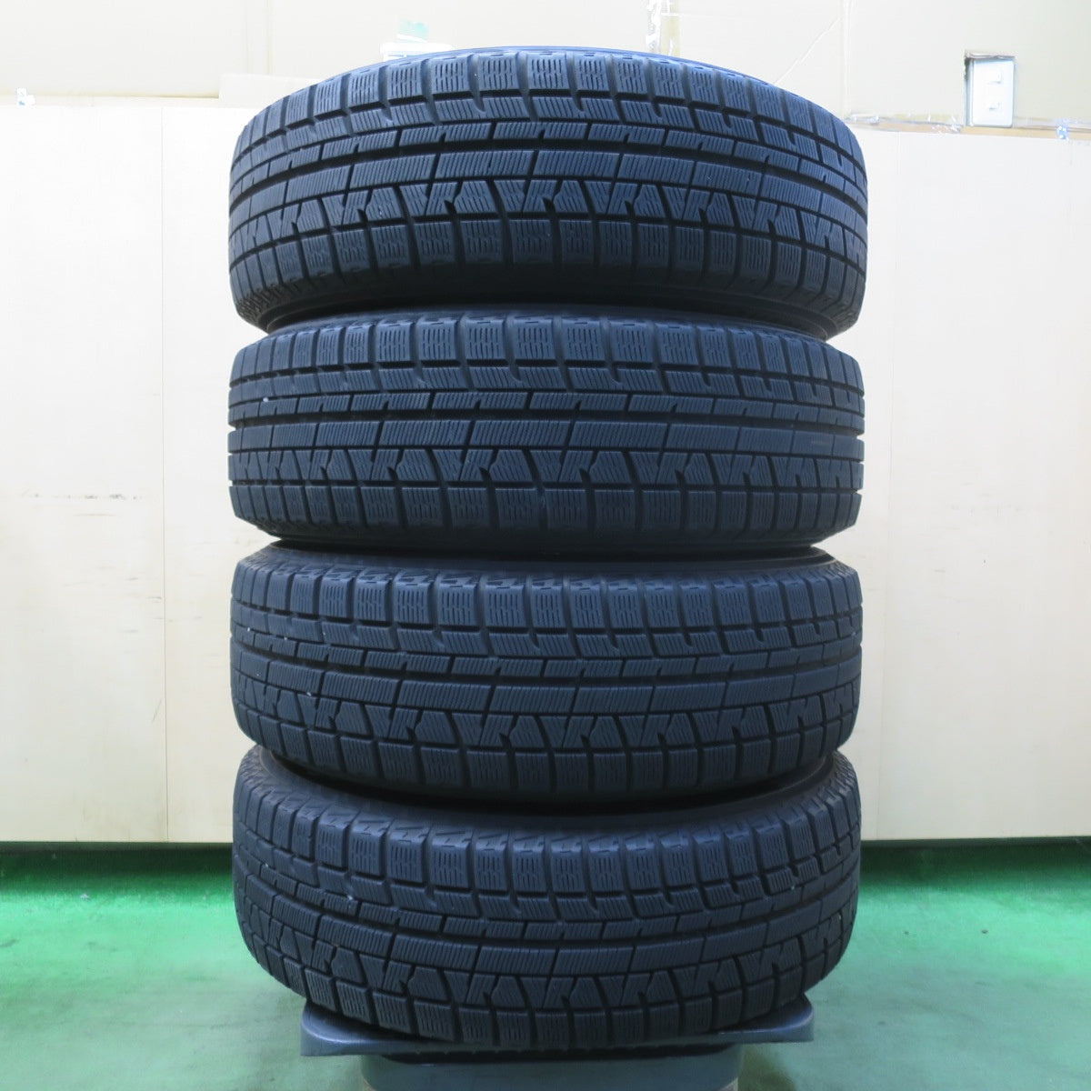 バリ溝!キレイ!9.5分★スタッドレス 205/65R16 ヨコハマ アイスガード iG50 プラス LUTZ 社外 アルミ 16インチ PCD114.3/5H★5112904イス