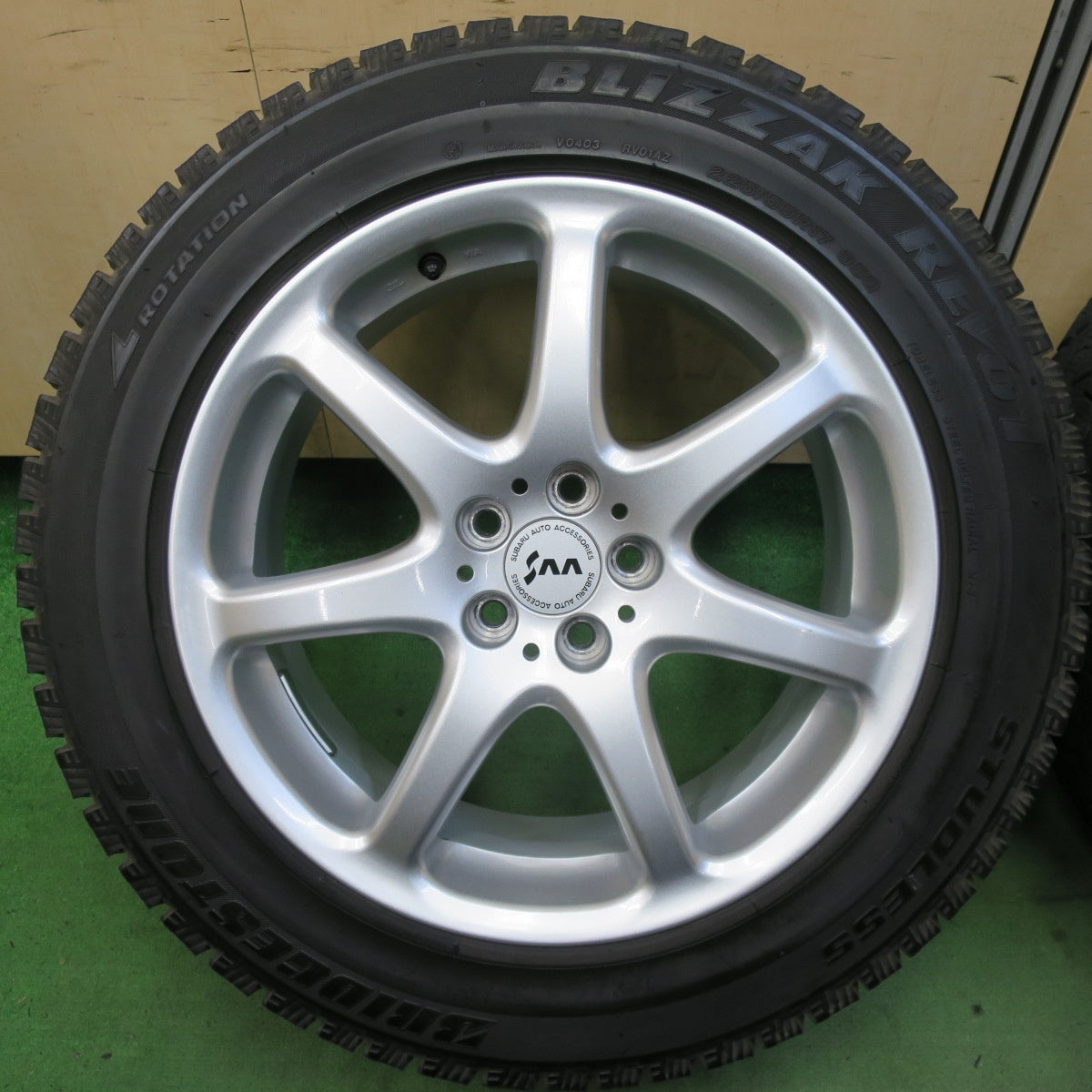 バリ溝!キレイ!9.5分★スバル フォレスター XV 純正 OP SAA 225/55R17 スタッドレス ブリヂストン ブリザック REVO1 17インチ PCD100/5H★5061902TTス
