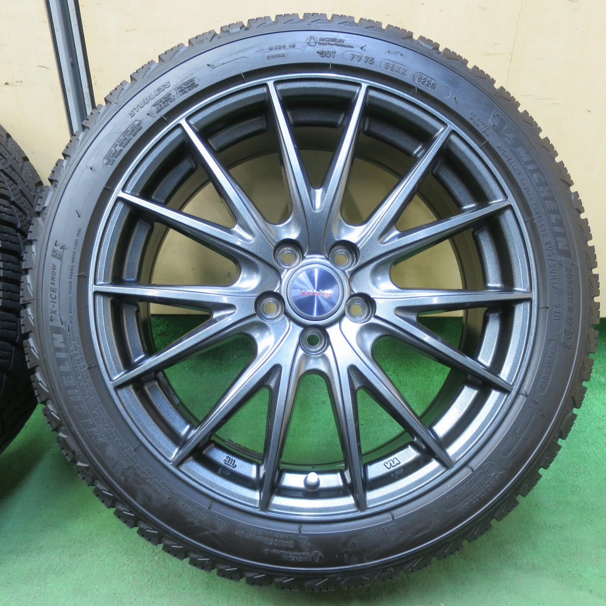バリ溝!21年!キレイ!9.5分★インプレッサ 等 205/50R17 スタッドレス ミシュラン X-ICE SNOW VELVA SPORTZ ヴェルヴァ 17インチ PCD100/5H★5090612イス