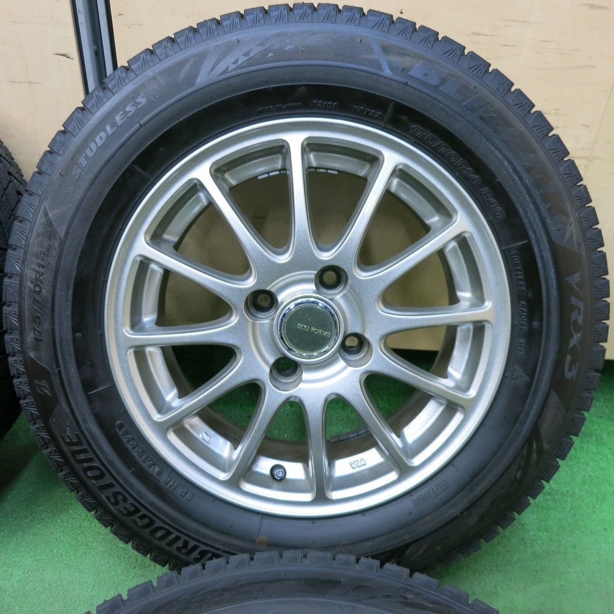 バリ溝!21年!キレイ!ほぼ10分★スタッドレス 175/70R14 ブリヂストン ブリザック VRX3 ECO FORME エコフォルム 14インチ PCD100/4H★4121809SYス