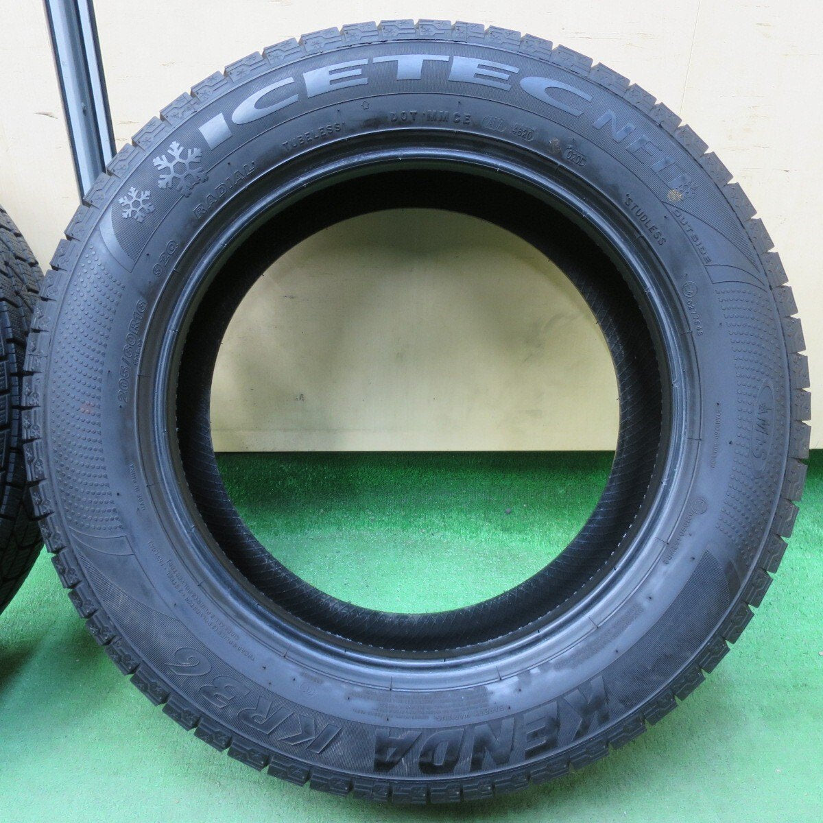 バリ溝!9.5分★スタッドレス 205/60R16 ケンダ KR36 アイステック ネオ タイヤ 16インチ ノア ヴォクシー レガシィ ステップワゴン 等★5032804イスタ