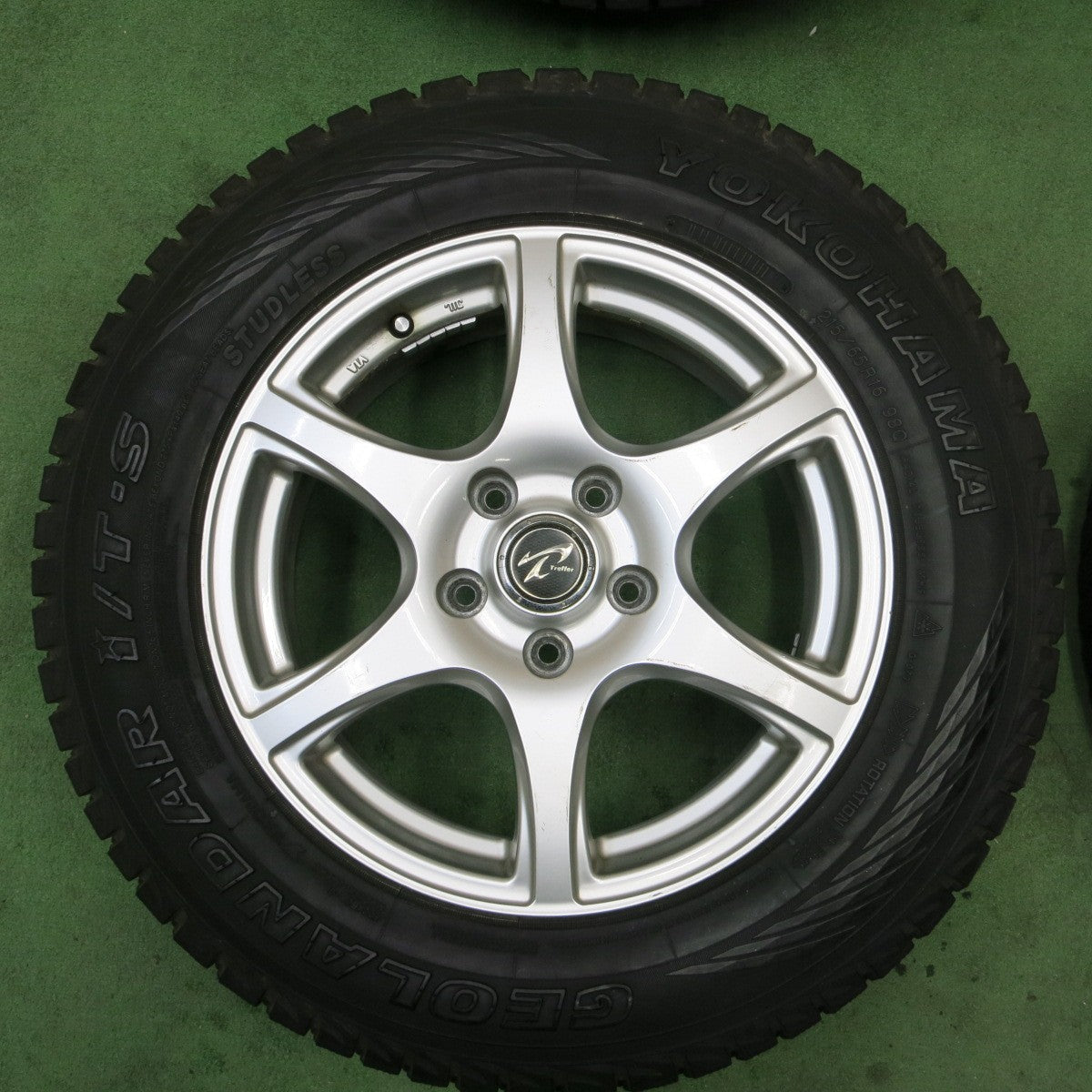 バリ溝!9.5分★スタッドレス 215/65R16 ヨコハマ ジオランダー i/T-S Treffer トレファー 16インチ PCD114.3/5H★5050105TTス