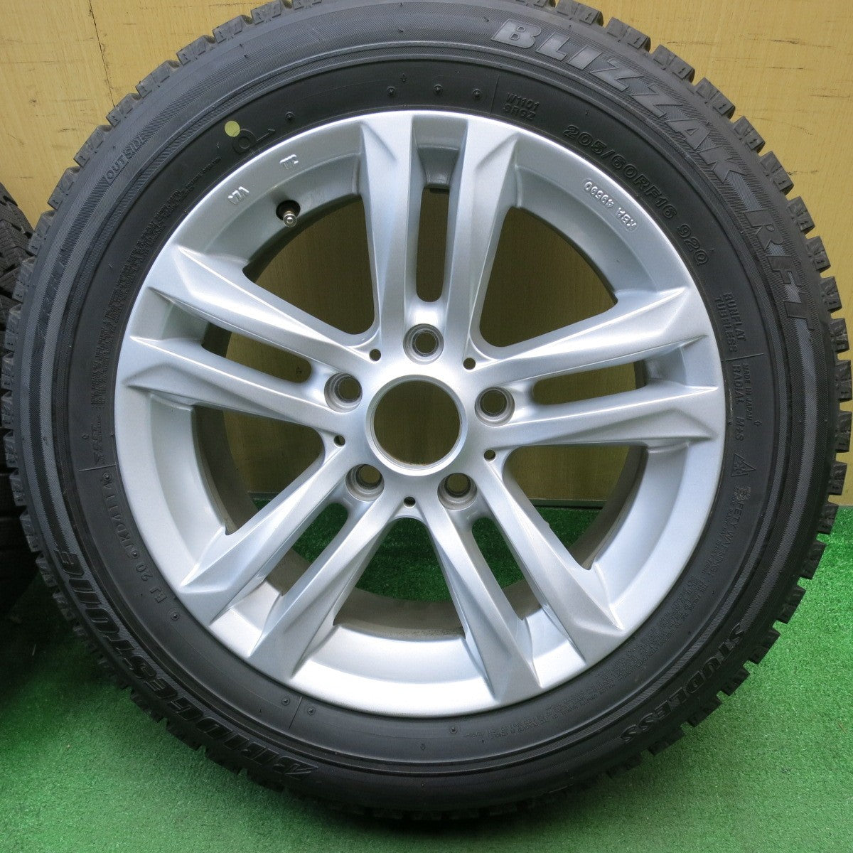 バリ溝!キレイ!9.5分★BMW MAK BIMMER 205/60R16 スタッドレス ブリヂストン ブリザック RFT ビマー 16インチ PCD120/5H★5041503TNス