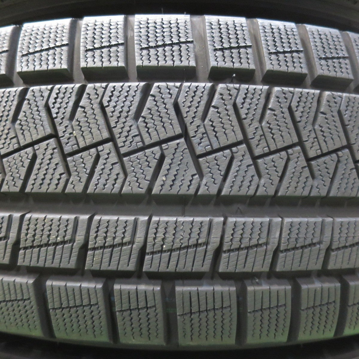 バリ溝!9.5分以上★スタッドレス 225/65R17 ピレリ アイスアシンメトリコ プラス SG-E 社外 アルミ 17インチ PCD114.3/5H★5031301イス