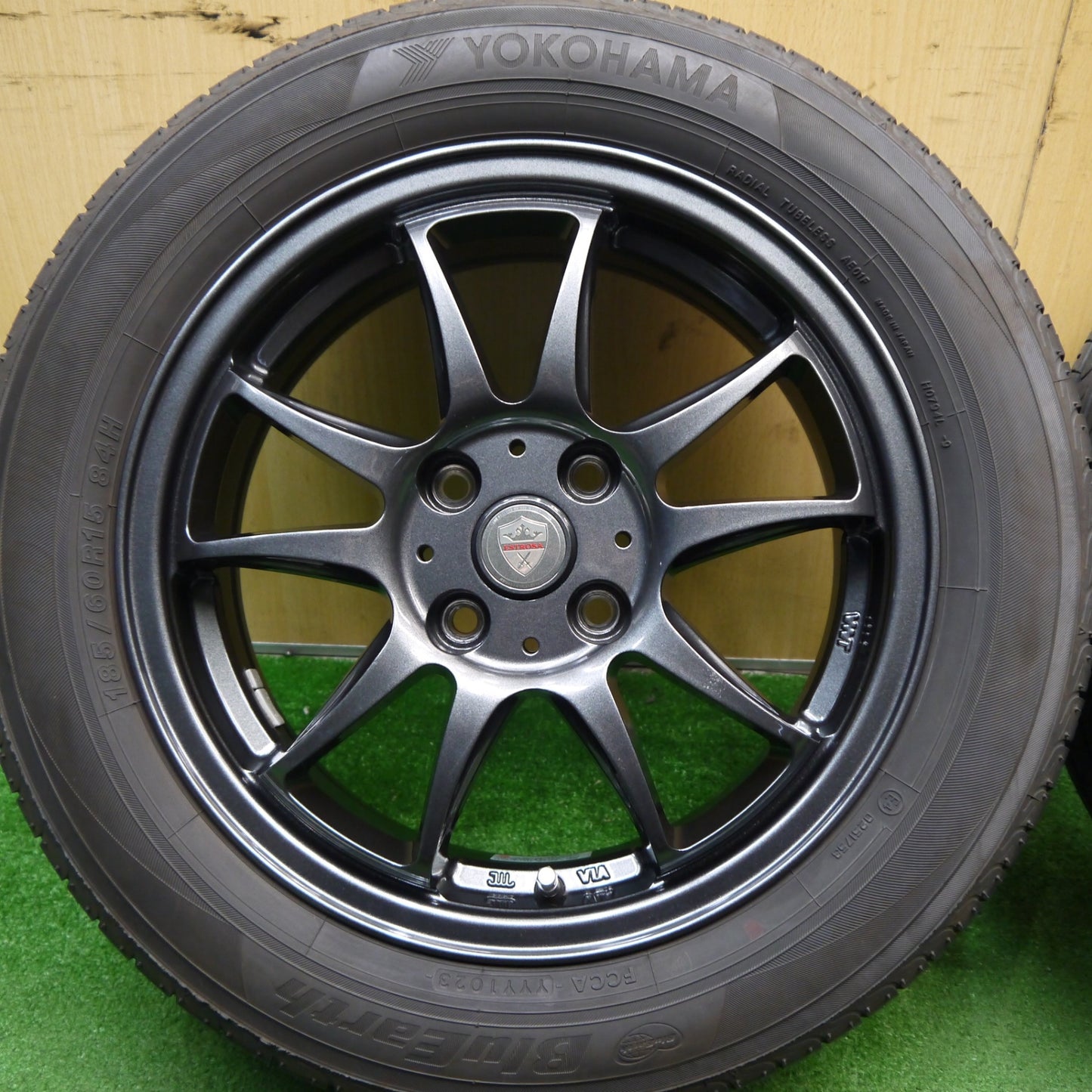 バリ溝!23年!キレイ!8.5分★185/60R15 ヨコハマ ブルーアース AE01F ESTROSA エステローザ 15インチ PCD100/4H★5051903Hノ