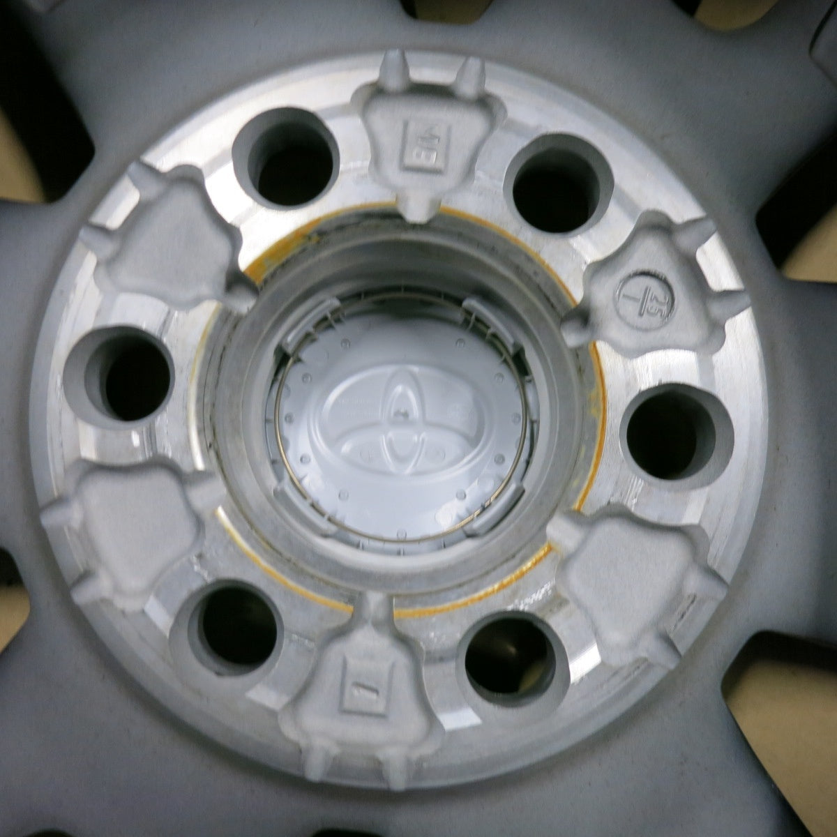 新車外し★トヨタ ランクル 250 VX 純正 ホイール 18インチ 18×7.5J PCD139.7/6H★5052809SYホ