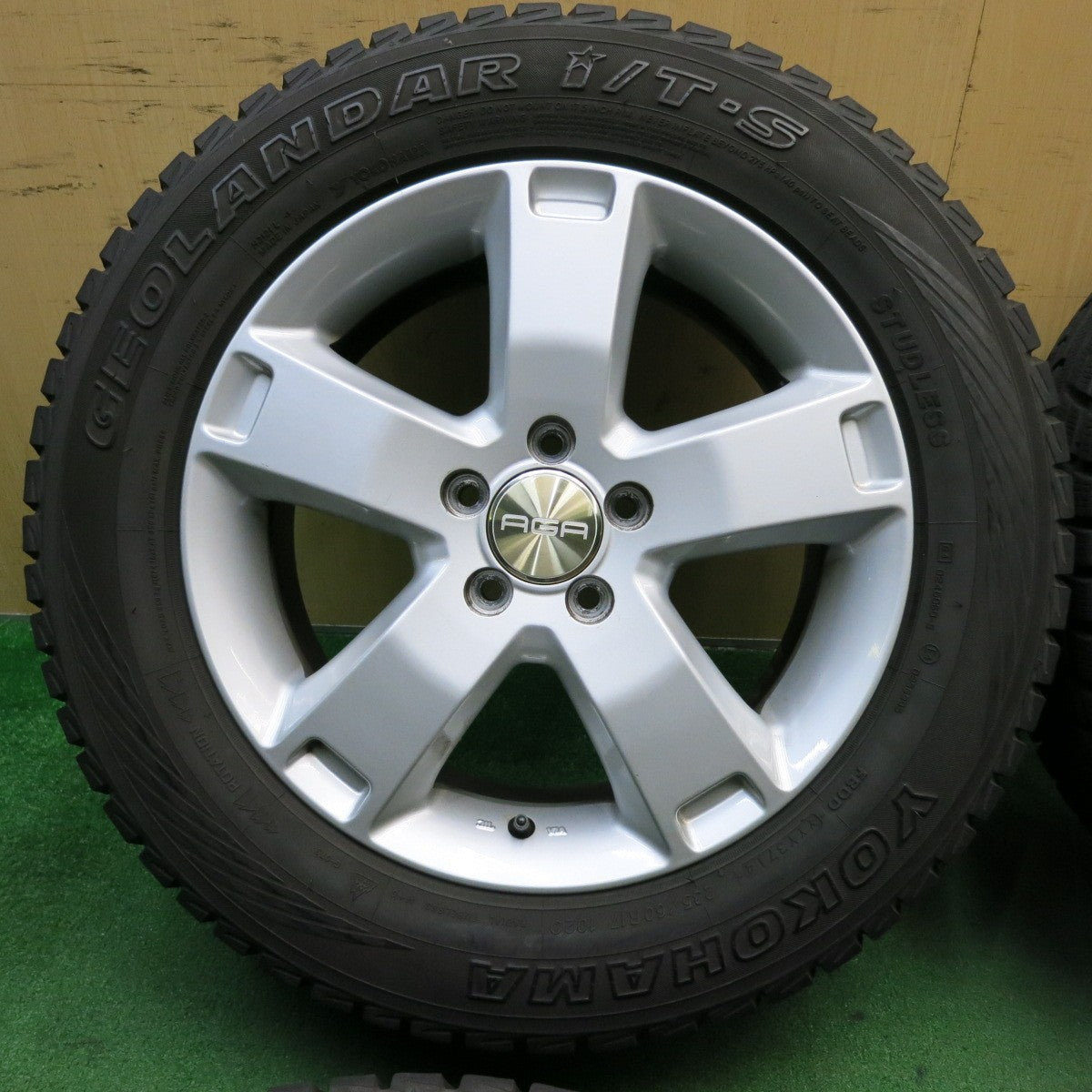 バリ溝!8.5分★ベンツ 等 AGA ESSE2 235/60R17 スタッドレス ヨコハマ ジオランダー i/T-S 17インチ エッセ2 PCD112/5H★5051404TNス