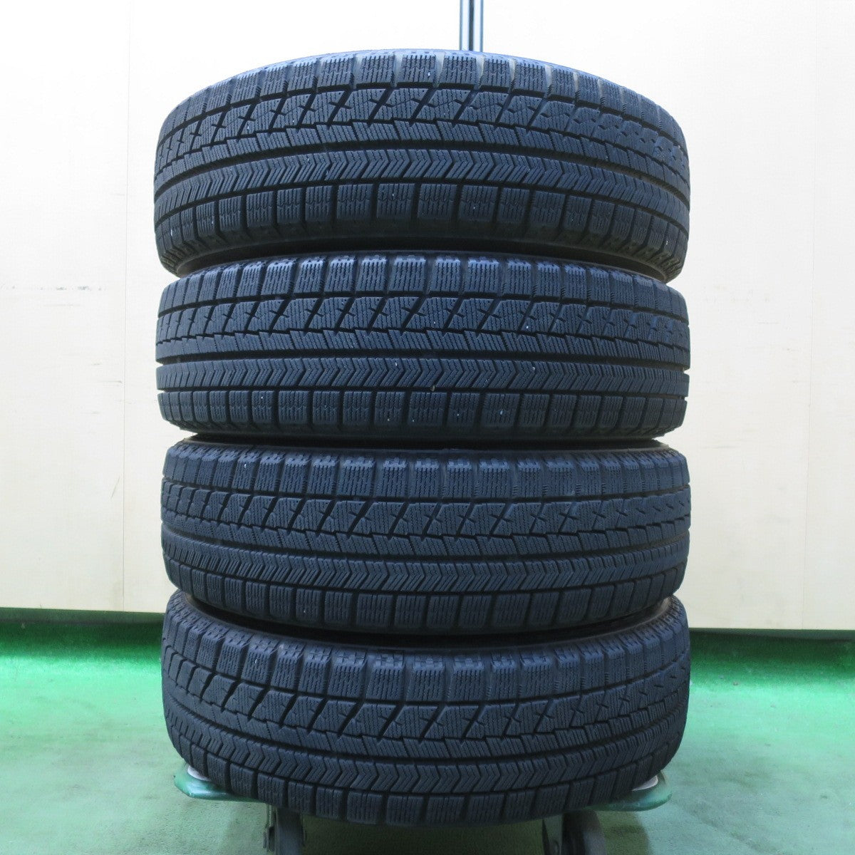 バリ溝!8.5分★スタッドレス 155/65R14 ブリヂストン ブリザック VRX ENERGY LINE エナジーライン 14インチ PCD100/4H★5111503イス