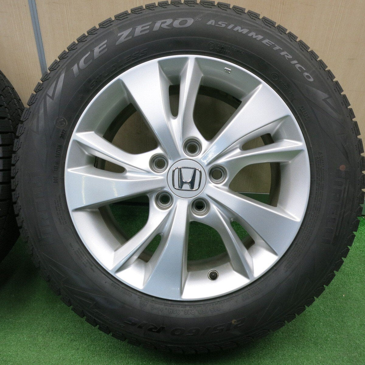 バリ溝!22年!キレイ!9.5分以上★ホンダ ヴェゼル 純正 215/60R16 スタッドレス ピレリ アイスゼロ アシンメトリコ 16インチ PCD114.3/5H★4121606TNス