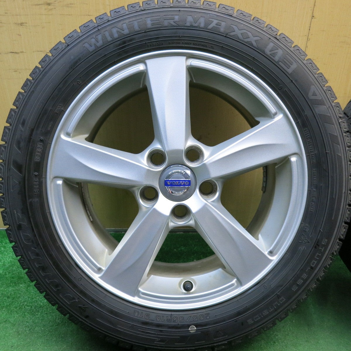 バリ溝!21年!キレイ!9.5分★ボルボ V40 純正 205/55R16 スタッドレス ダンロップ ウインターマックス 03 16インチ PCD108/5H★5062805HAス