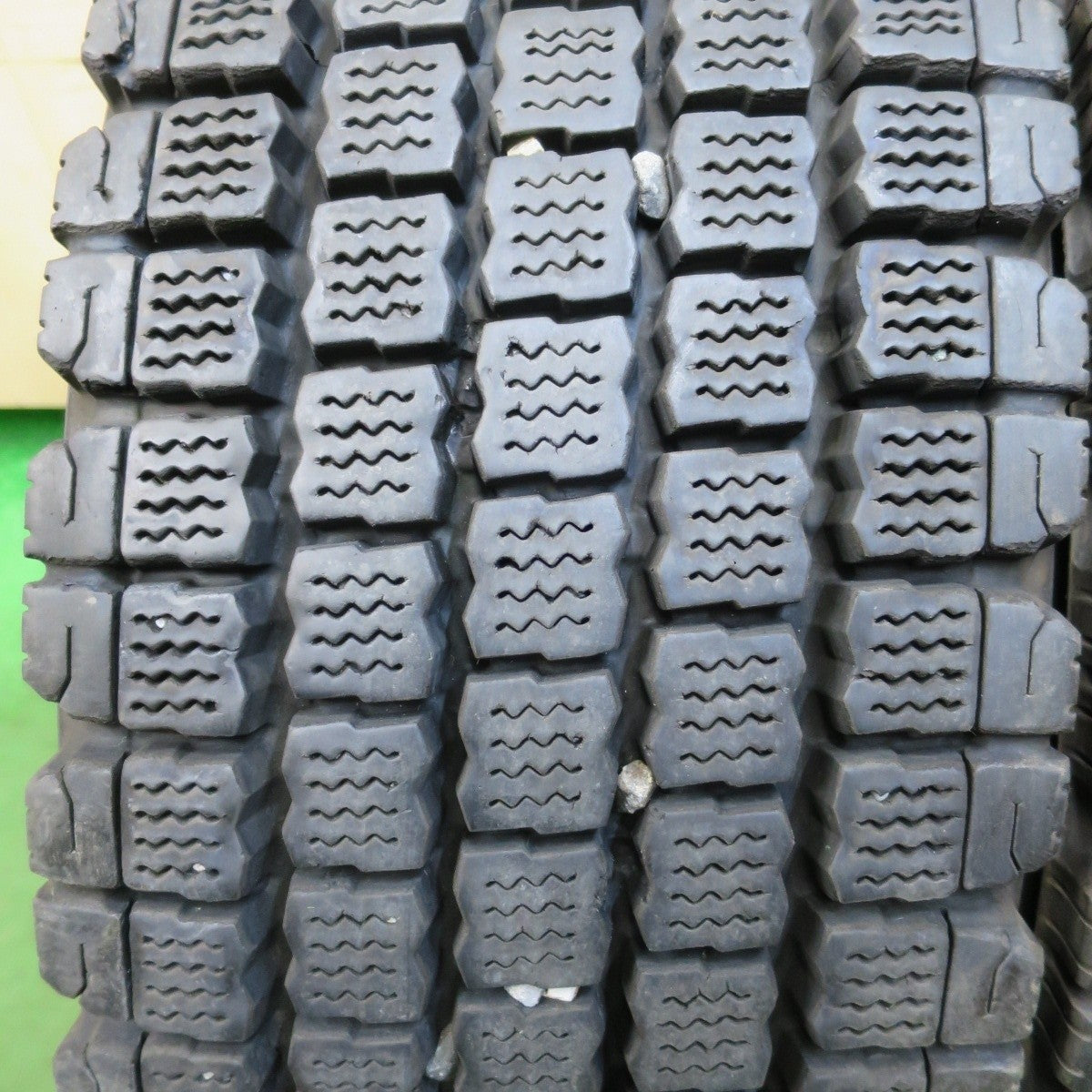 バリ溝!21年!8.5分!2本★トラック タイヤ 265/70R19.5 140/138J スタッドレス ブリヂストン W910 19.5インチ★5021410イスタ