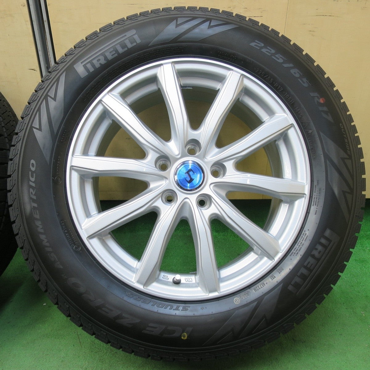 未使用!24年★スタッドレス 225/65R17 ピレリ アイスゼロ アシンメトリコ 社外 アルミ 17インチ PCD114.3/5H★5021417イス