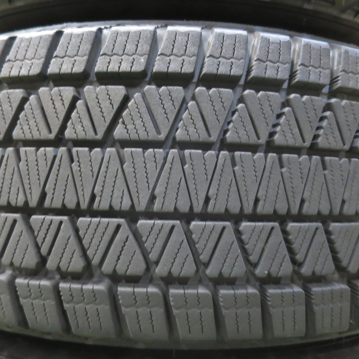 バリ溝!22年!キレイ!9.5分★トヨタ 60系 ハリアー 純正 225/65R17 スタッドレス ブリヂストン ブリザック DM-V3 17インチ PCD114.3/5H★5103018イス