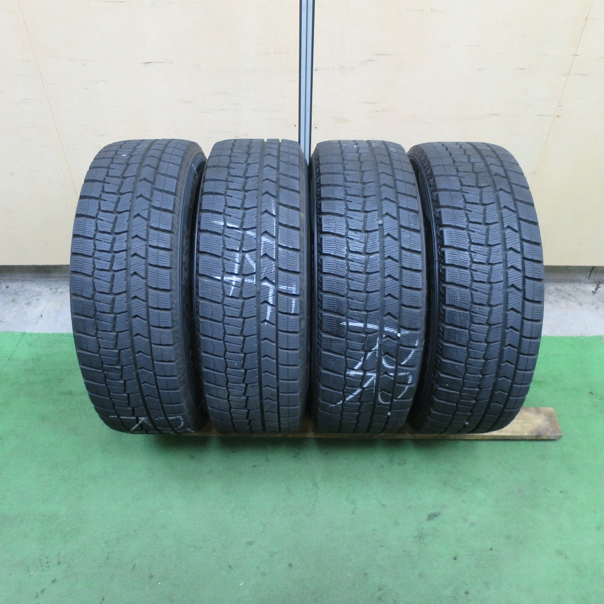 バリ溝!22年!キレイ!9.5分★スタッドレス 205/60R16 ダンロップ ウインターマックス WM02 TEAD テッド 16インチ PCD114.3/5H★6042305TTス