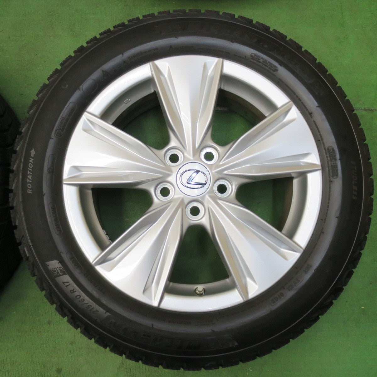 センサー付!バリ溝!21年!キレイ!9.5分以上★レクサス UX バージョンC 純正 215/60R17 スタッドレス ミシュラン X-ICE SNOW 17インチ PCD114.3/5H★5012812イス