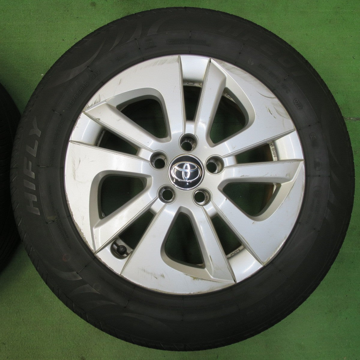 4本価格!22年★トヨタ 50系 プリウス 純正 195/65R15 ハイフライ HF201 15インチ PCD100/5H★5060503イノ