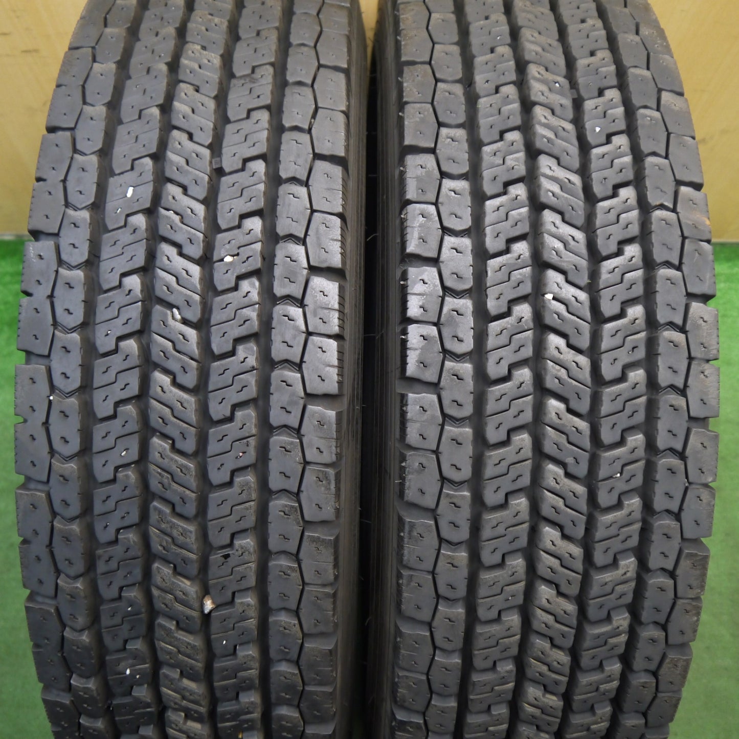 バリ溝!8.5分!2本★トラック バス タイヤ 9R19.5 14PR スタッドレス ヨコハマ ZEN 902ZE 19.5インチ★5062309KKスタ
