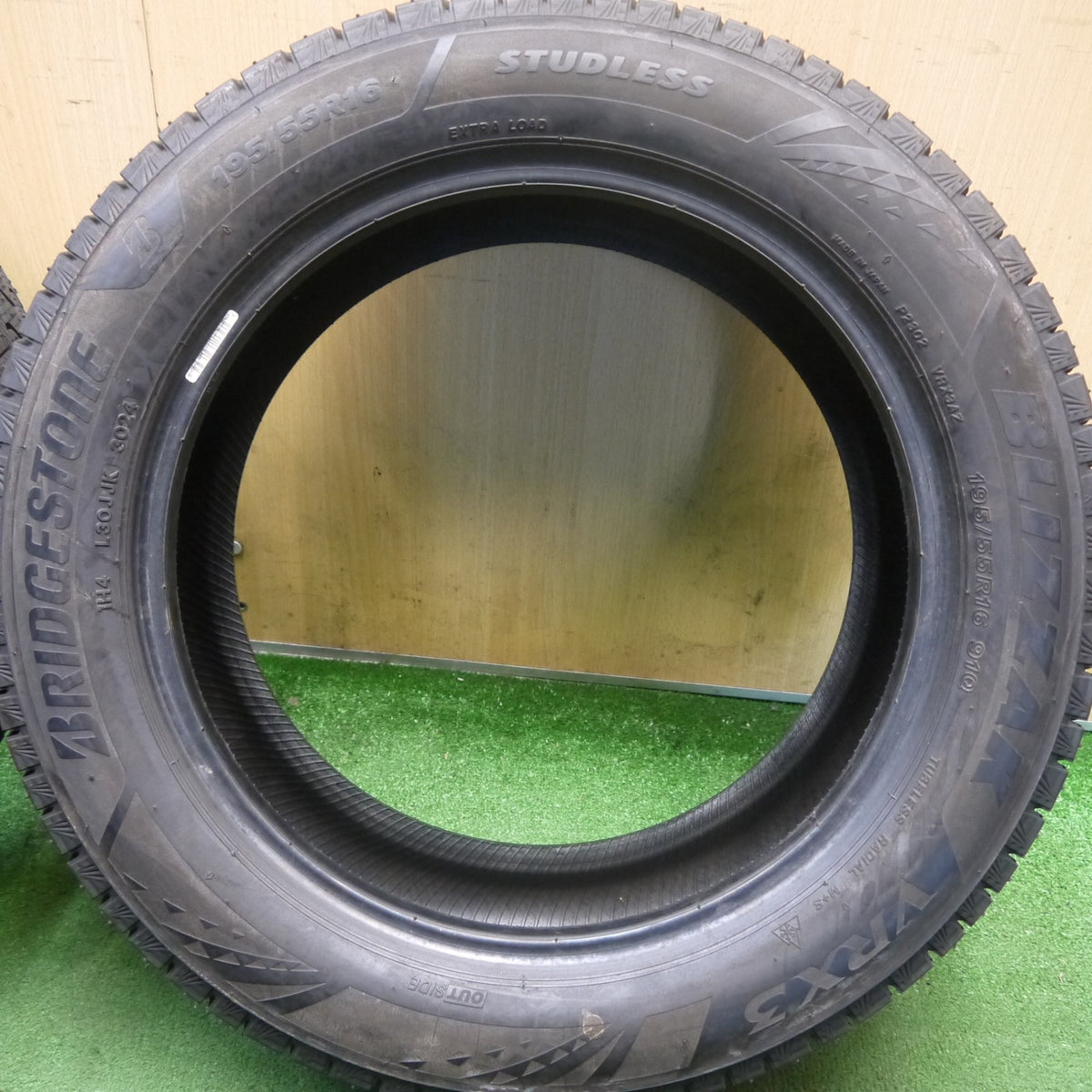 ほぼ未使用!24年◎スタッドレス 195/55R16 ブリヂストン ブリザック VRX3 タイヤ 16インチ アクア フィールダー CR-Z ノート キューブ 等◎6100505Hスタ