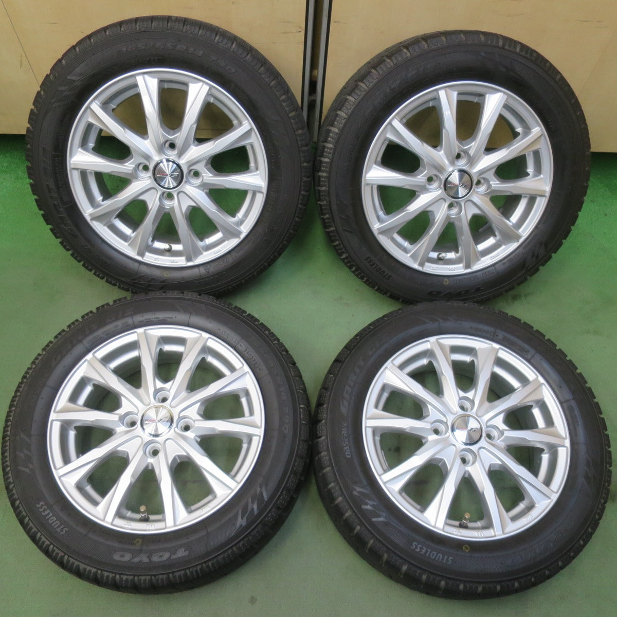 バリ溝!23年!キレイ!ほぼ10分◎スタッドレス 165/65R14 トーヨー オブザーブ ガリット GIZ JOKER ジョーカー 14インチ PCD100/4H◎6101907イス