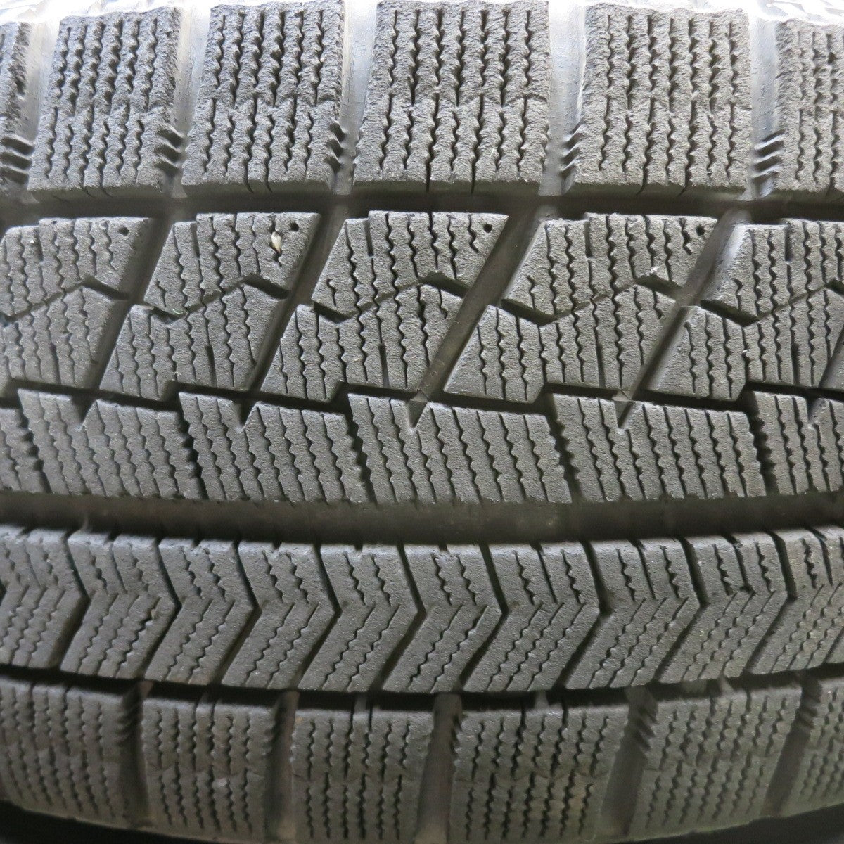バリ溝!キレイ!8.5分★スタッドレス 205/60R16 ブリヂストン ブリザック VRX BALMINUM バルミナ 16インチ PCD114.3/5H★5092514HAス