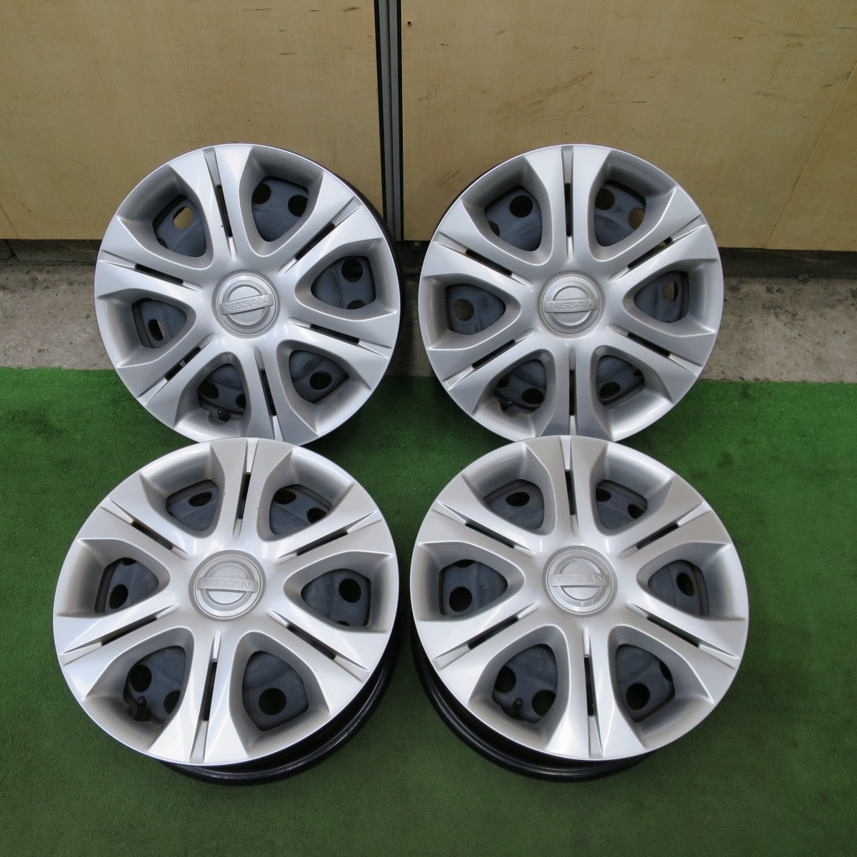 キレイ!付属品付き◎日産 E12 ノート 純正 スチール ホイール 14インチ 14×5.5J PCD100/4H◎6102003NGホ