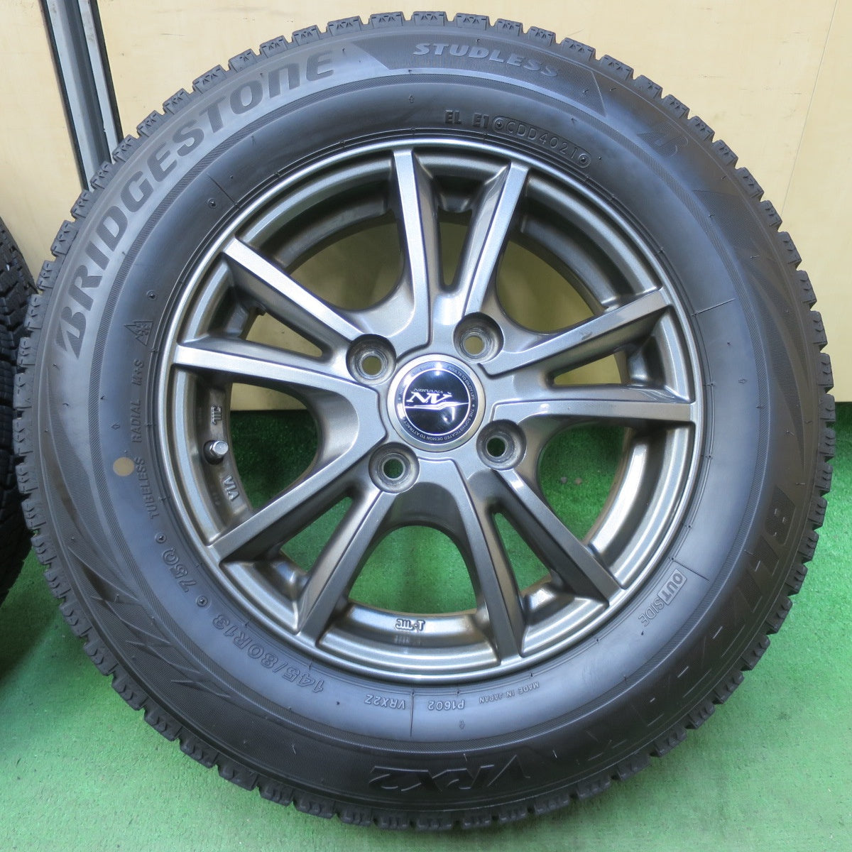 バリ溝!21年!8.5分★スタッドレス 145/80R13 ブリヂストン ブリザック VRX2 NIRVANA NV ニルヴァーナ ニルバーナ 13インチ PCD100/4H★5092008イス