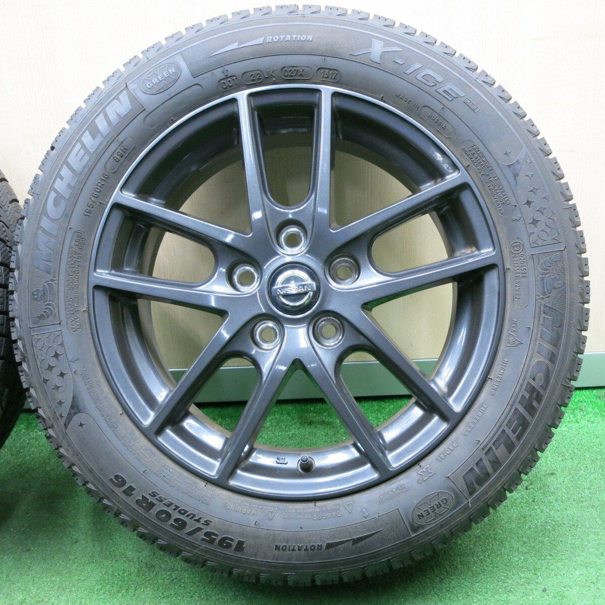 バリ溝 8.5分★日産 C27 セレナ 純正 OP エスティーロ 195/60R16 スタッドレス ミシュラン X-ICE XI3 PCD114.3/5H★4032704NJス