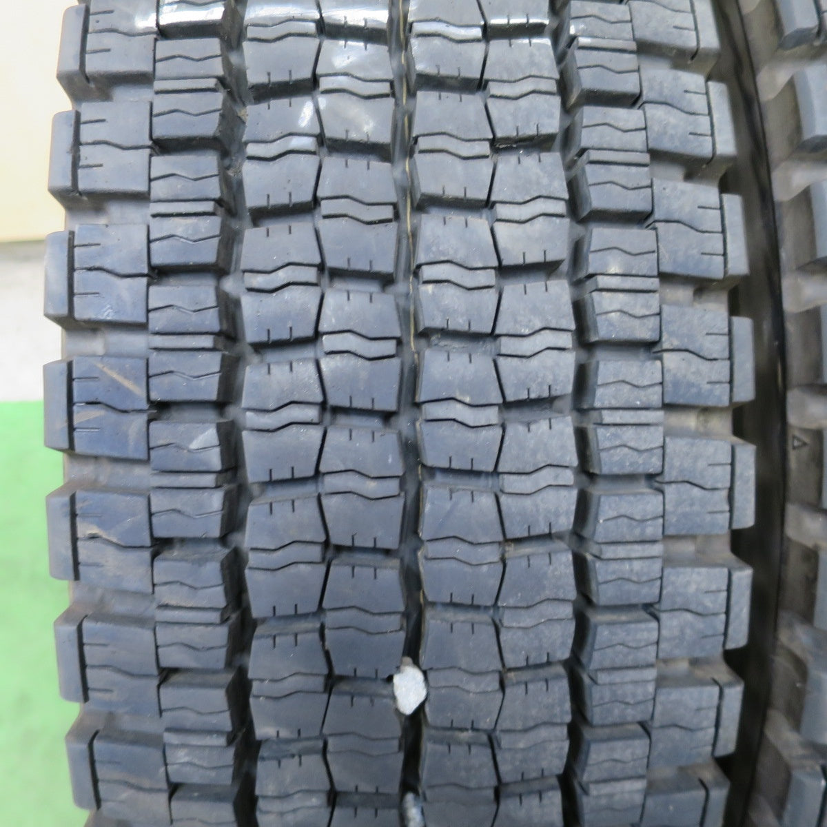 バリ溝!23年!9分!2本◎トラック タイヤ 225/80R17.5 123/122L スタッドレス ダンロップ デクテス SP001 DECTES 17.5インチ◎6100604NGスタ