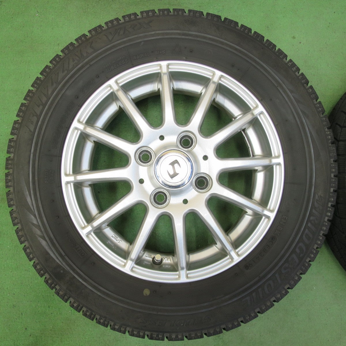 キレイ★スタッドレス 155/70R13 ブリヂストン ブリザック VRX 社外 アルミ 13インチ PCD100/4H★5042510イス