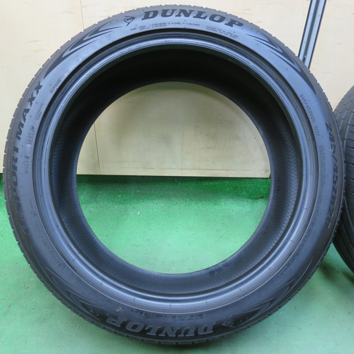 ほぼ新車外し!24年★245/45R20 ダンロップ e. スポーツマックス タイヤ 20インチ e.SPORTMAXX クラウンセダン ハリアー RAV4 CX-8 CX-5 等★5052603イノタ