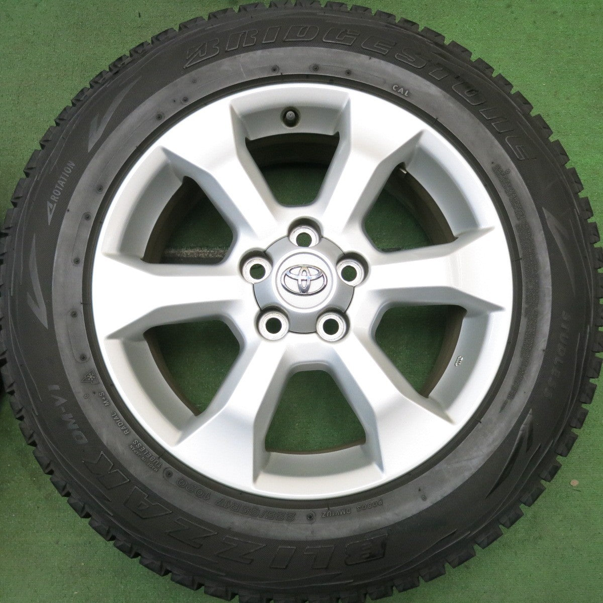 キレイ★トヨタ ヴァンガード 純正 225/65R17 スタッドレス ブリヂストン ブリザック DM-V1 17インチ PCD114.3/5H★5091101HAス
