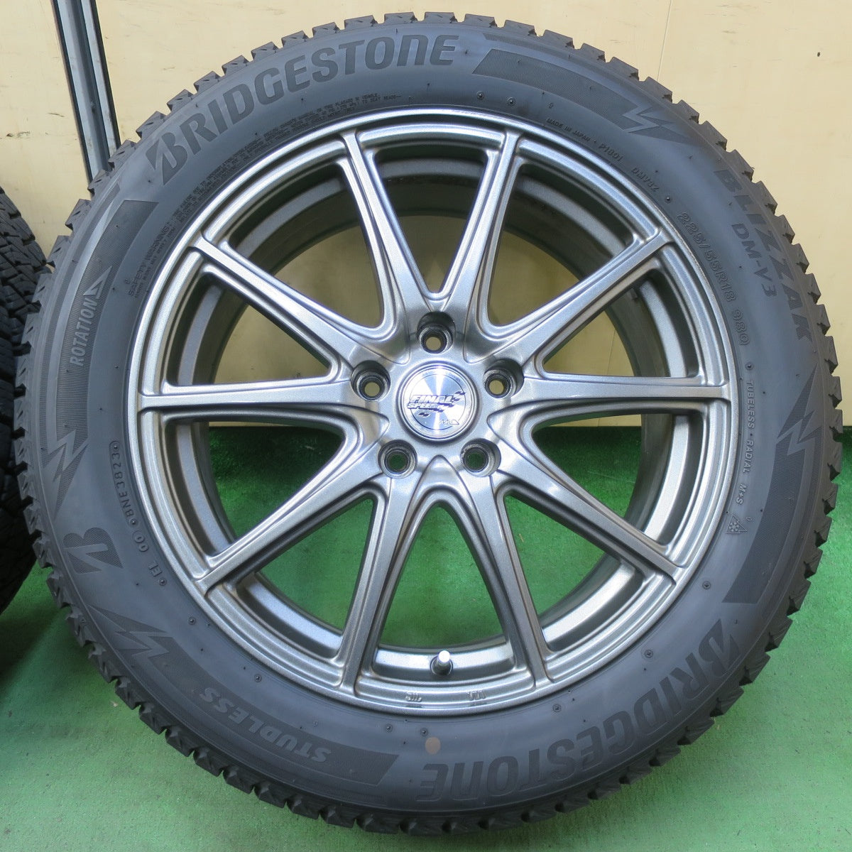 バリ溝!23年!キレイ!9分★スタッドレス FINAL SPEED 225/55R18 ブリヂストン ブリザック DM-V3 MiD ファイナルスピード マルカ 18インチ PCD114.3/5H★5090401イス