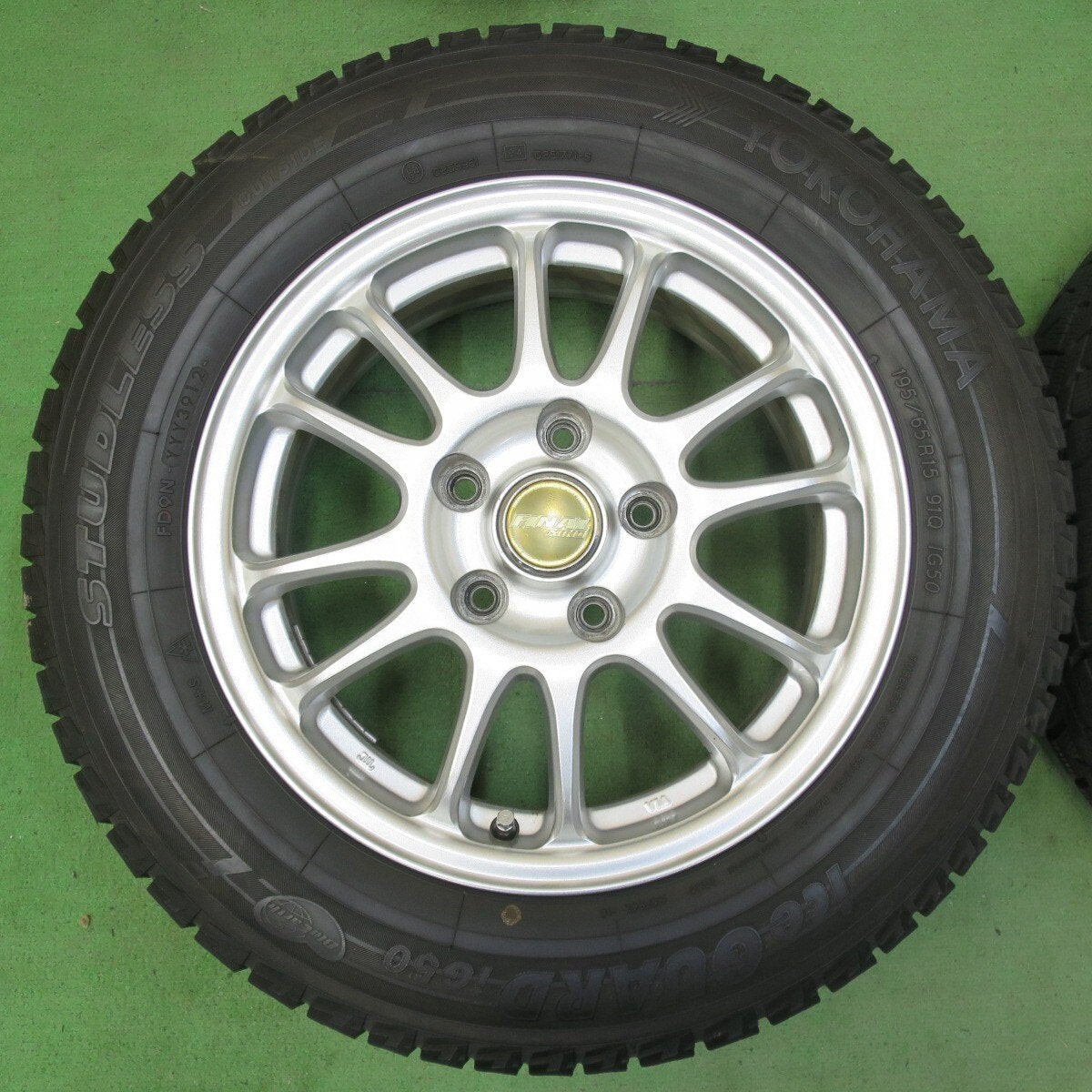 バリ溝!キレイ!9.5分★スタッドレス 195/65R15 ヨコハマ アイスガード iG50 FINAL MIND ファイナル マインド 15インチ PCD114.3/5H★5032403イス