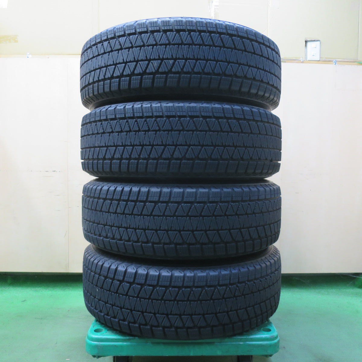 バリ溝!23年!キレイ!9.5分★トヨタ 60系 ハリアー 純正 225/65R17 スタッドレス ブリヂストン ブリザック DM-V3 17インチ PCD114.3/5H★5100406イス