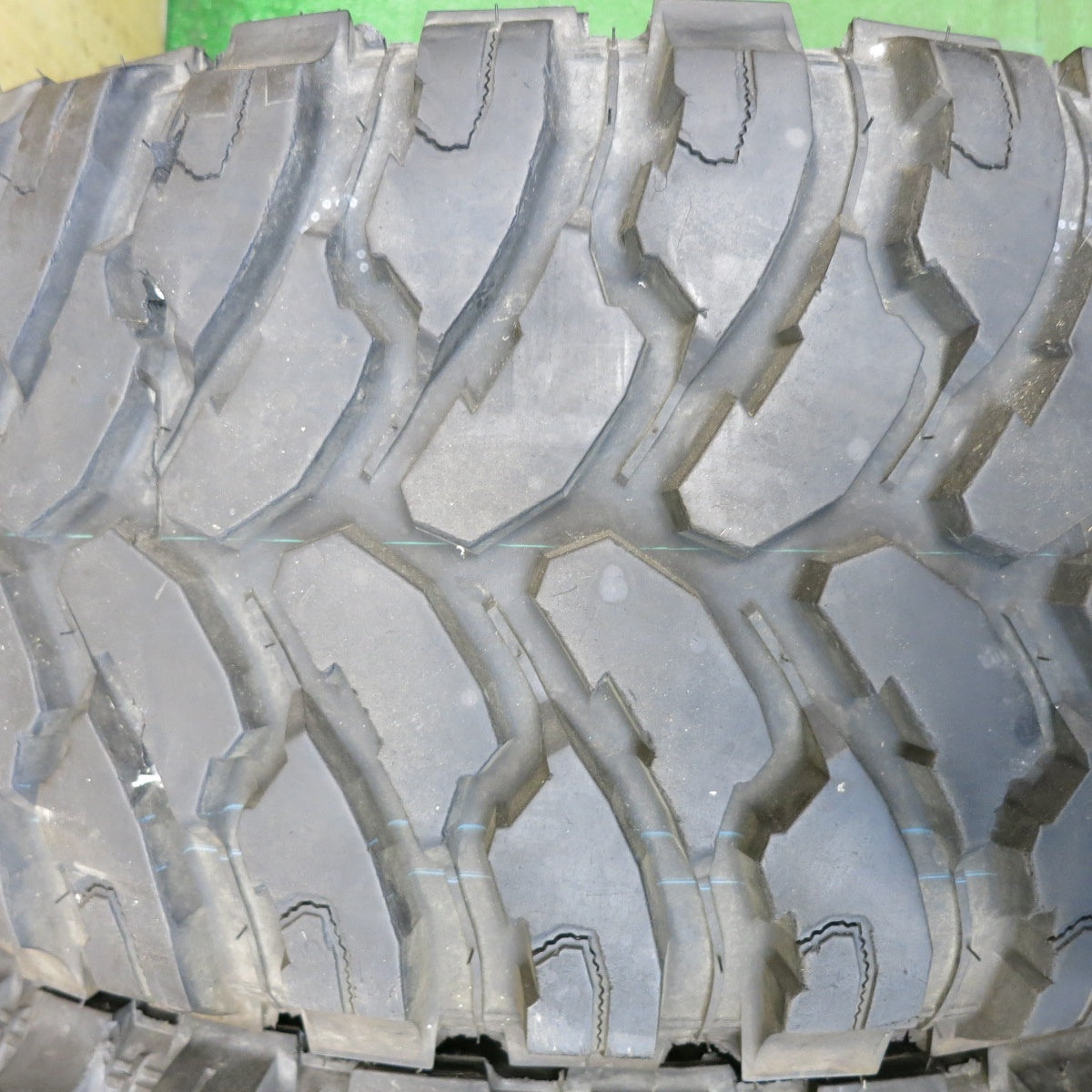 バリ溝!9.5分◎SHONE K2 OFF-ROAD D2 33×12.50R20 マルチラック MUL TERRAIN M/T ショーン オフロード 20インチ PCD139.7/6H◎6101104HAノ