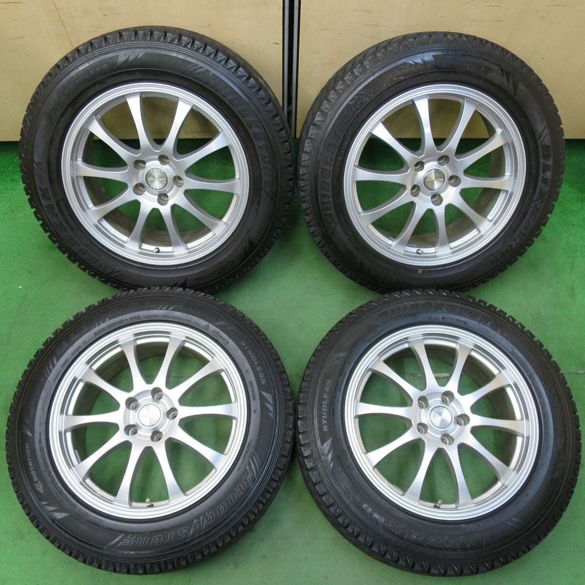 バリ溝!キレイ!9.5分★スタッドレス 225/65R18 ブリヂストン ブリザック DM-Z3 Stranger ストレンジャー 18インチ PCD114.3/5H★5020311イス