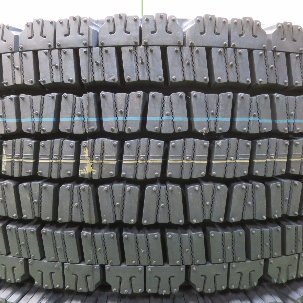 未使用!24年!2本★トラック タイヤ 245/70R19.5 136/134J スタッドレス ダンロップ デクテス SP081 DECTES 19.5インチ★5063001イスタ