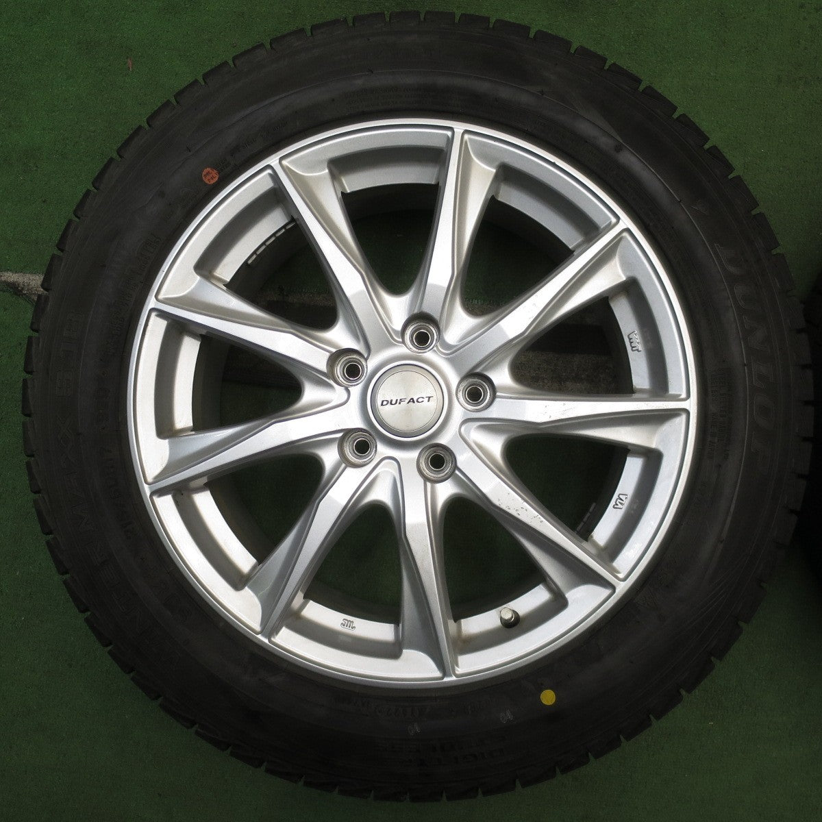バリ溝!22年!9.5分★スタッドレス 215/60R17 ダンロップ ウインターマックス SJ8+ DUFACT デュファクト 17インチ PCD114.3/5H★5091904NJス